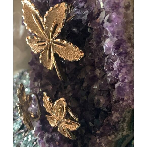 Sarah Coventry Petal Brooch and Earrings set, in Gold wash, Stamped - Picture 2 of 5